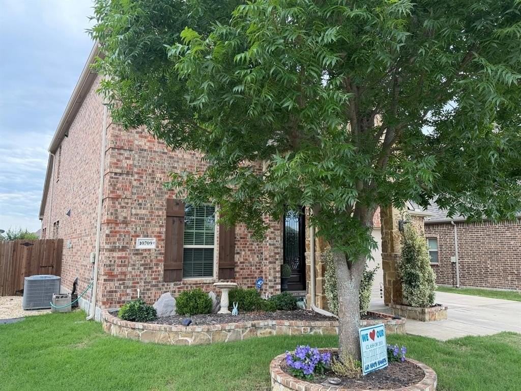 10709 Blake Gdns - Photo 4 of 5