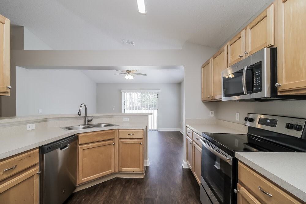 12503 Woodbury Cove Dr - Photo 6 of 16