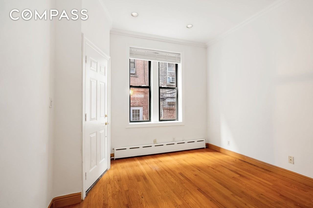 13 Cornelia St #1R - Photo 3 of 11