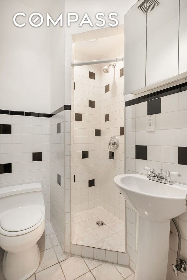 13 Cornelia St #1R - Photo 5 of 11
