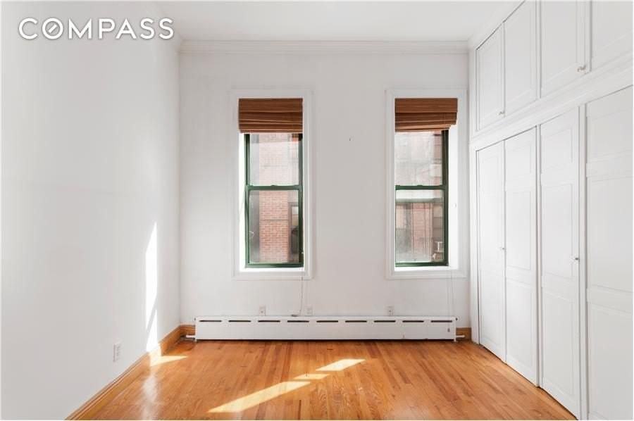 13 Cornelia St #1R - Photo 6 of 11