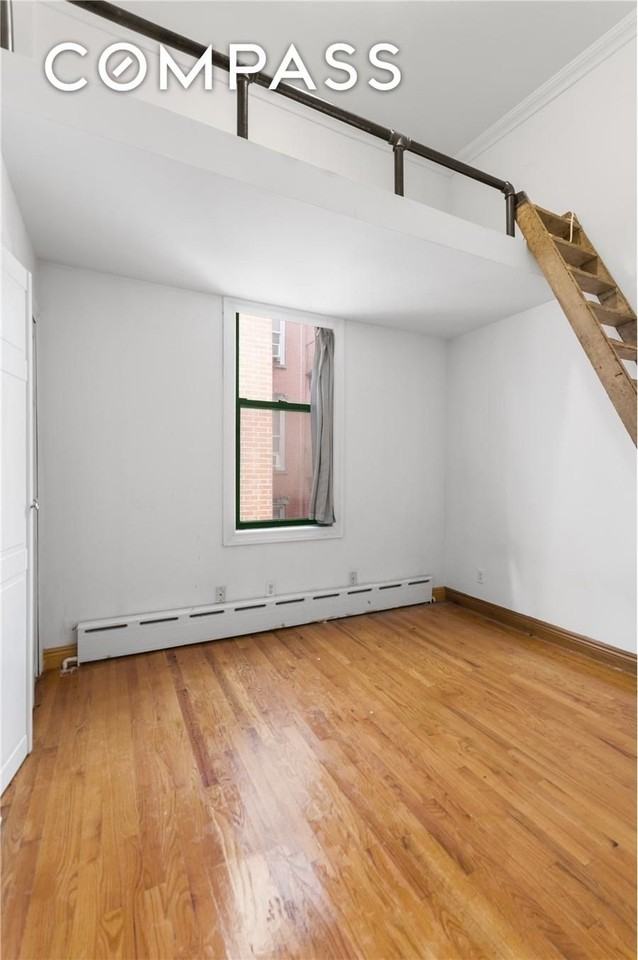 13 Cornelia St #1R - Photo 7 of 11