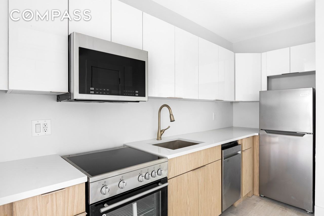 1463 New York Ave #5B - Photo 3 of 8