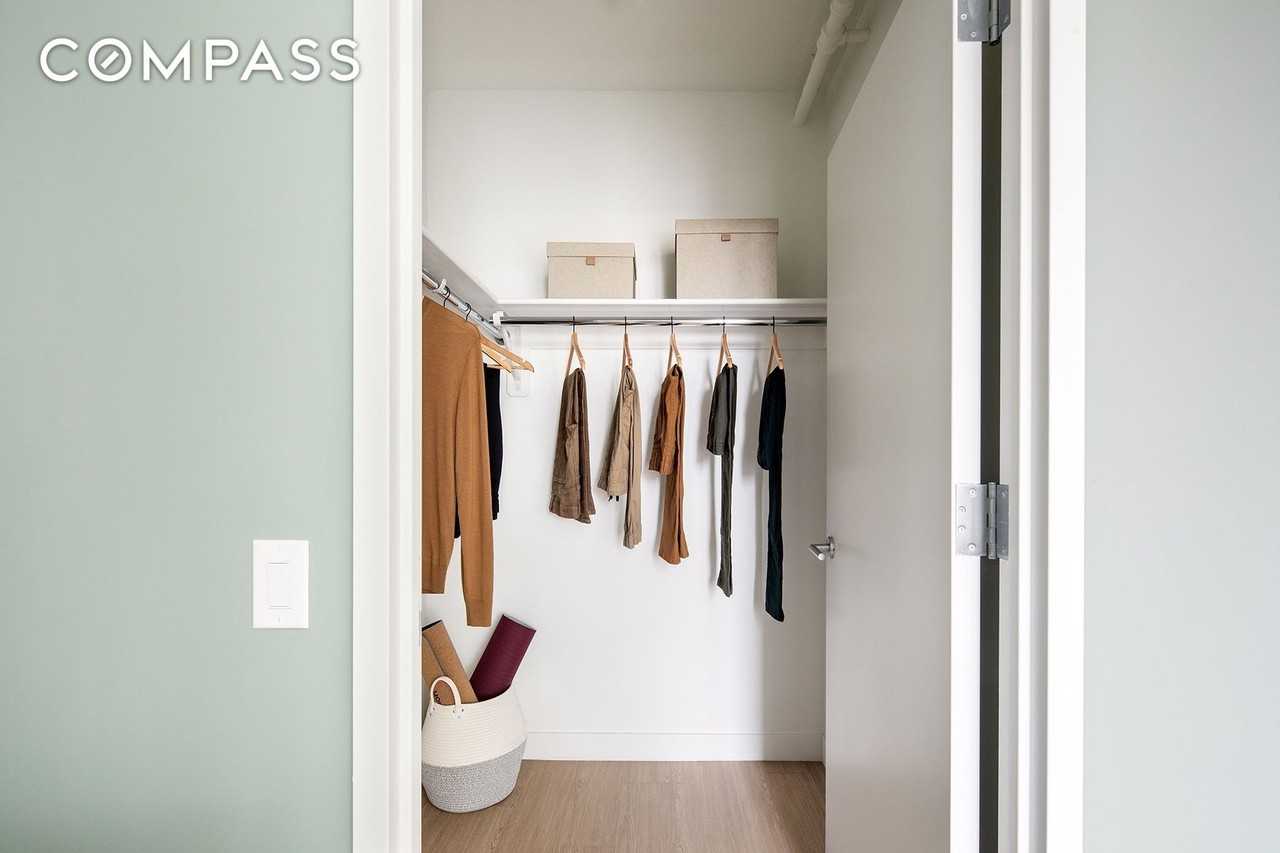 3077 Vernon Blvd #619S - Photo 5 of 9