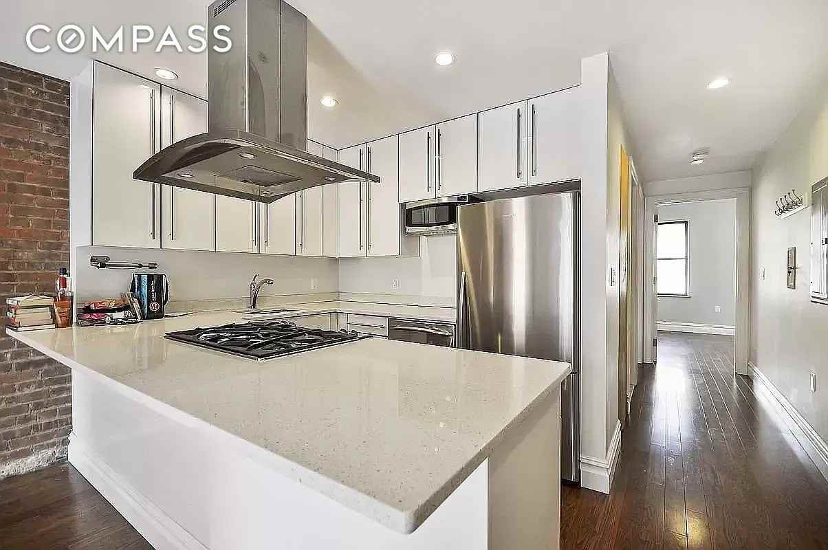 1569 2nd Ave #301 - Photo 3 of 8