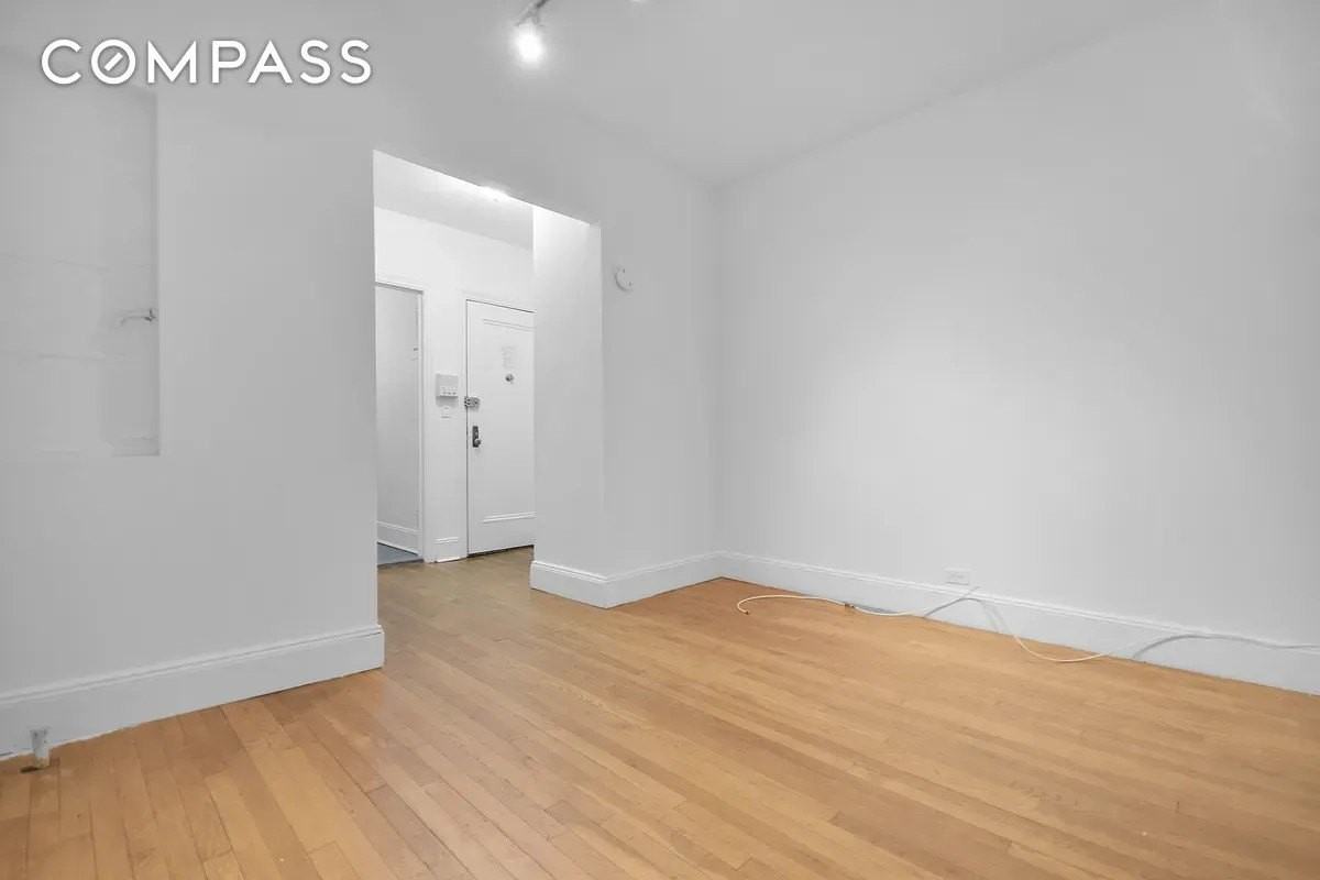 209 E 88th St #4B - Photo 3 of 5