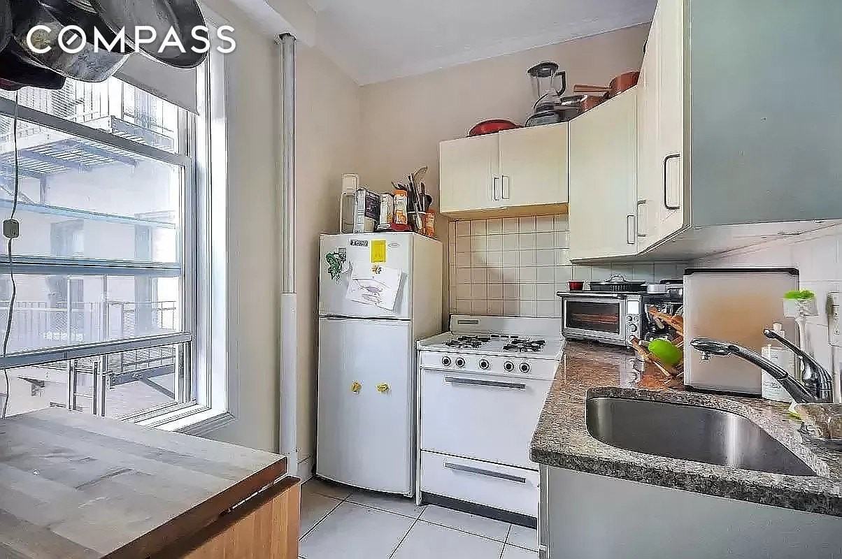 1273 1st Ave #4 - Photo 4 of 5