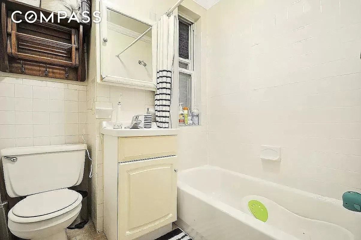 1273 1st Ave #4 - Photo 5 of 5