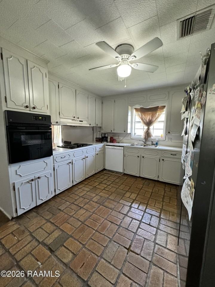 1209 N Polk St - Photo 5 of 28