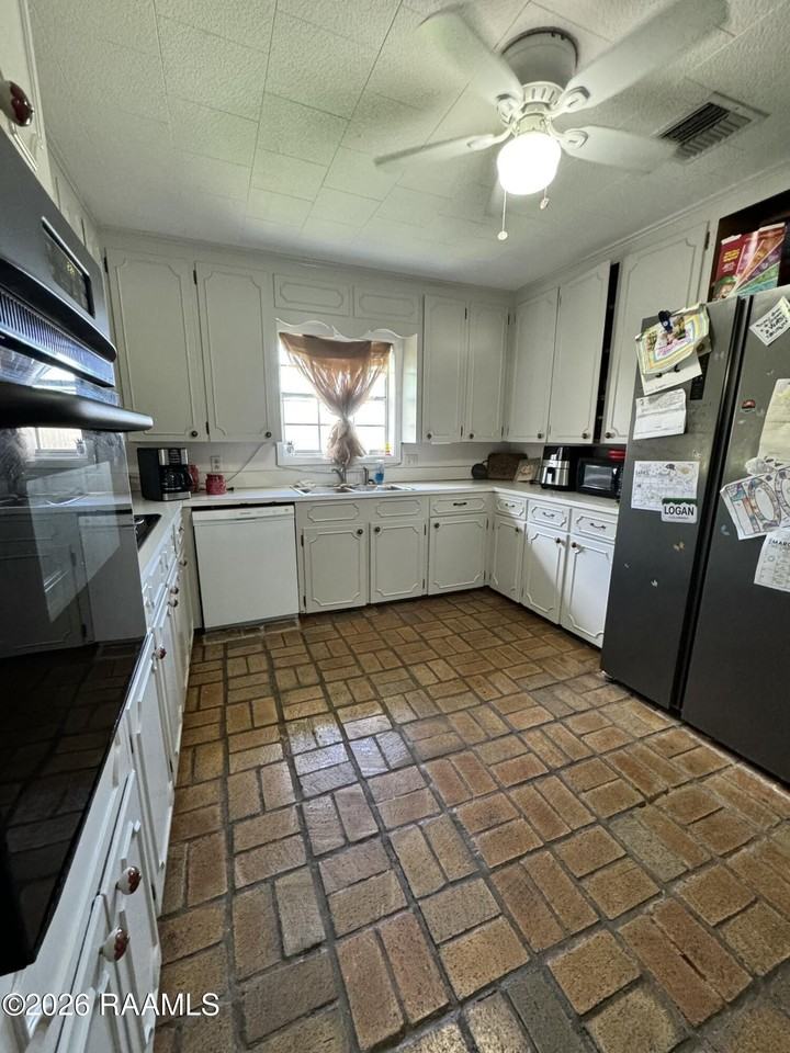 1209 N Polk St - Photo 6 of 28