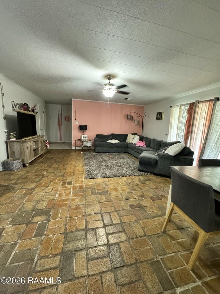 1209 N Polk St - Photo 7 of 28