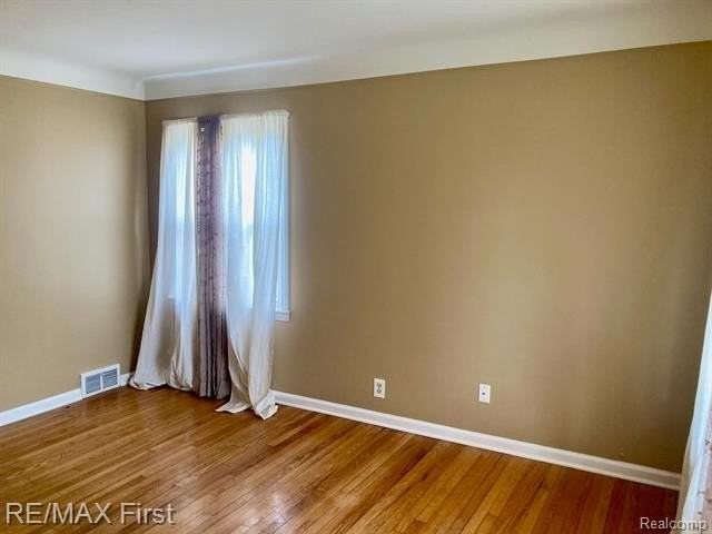 23471 Rensselaer St - Photo 3 of 17