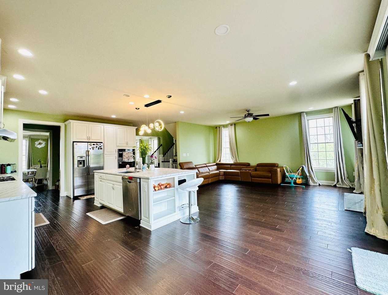 22611 Windsor Locks Sq - Photo 4 of 50