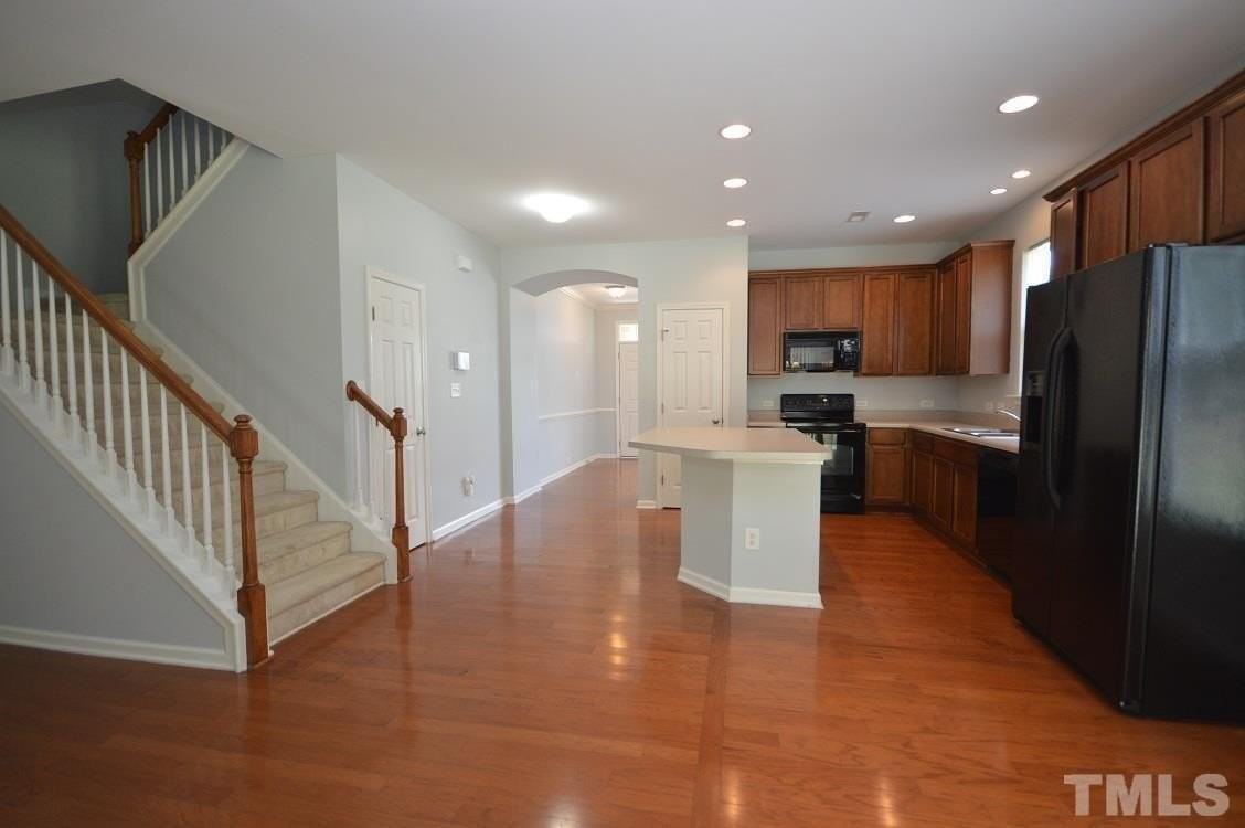 1507 Hinchliff Ct - Photo 4 of 30