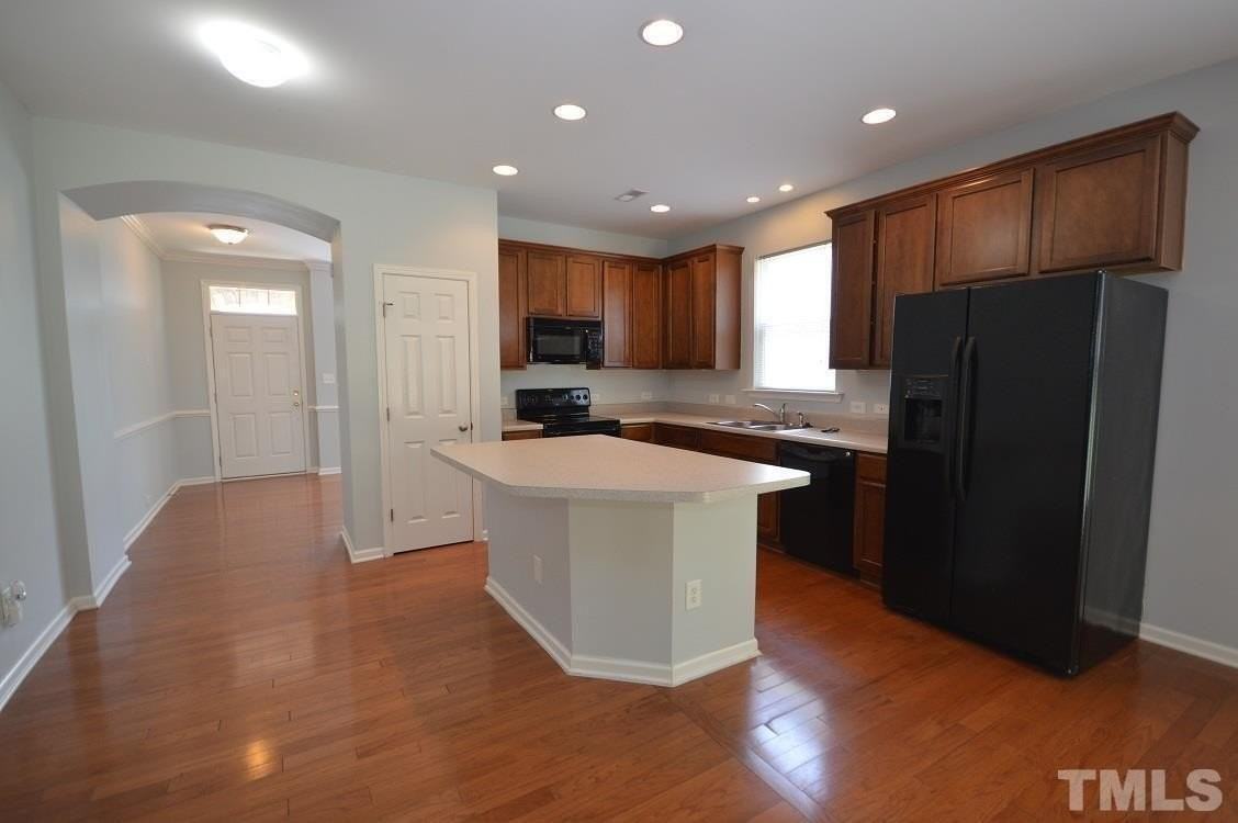 1507 Hinchliff Ct - Photo 5 of 30
