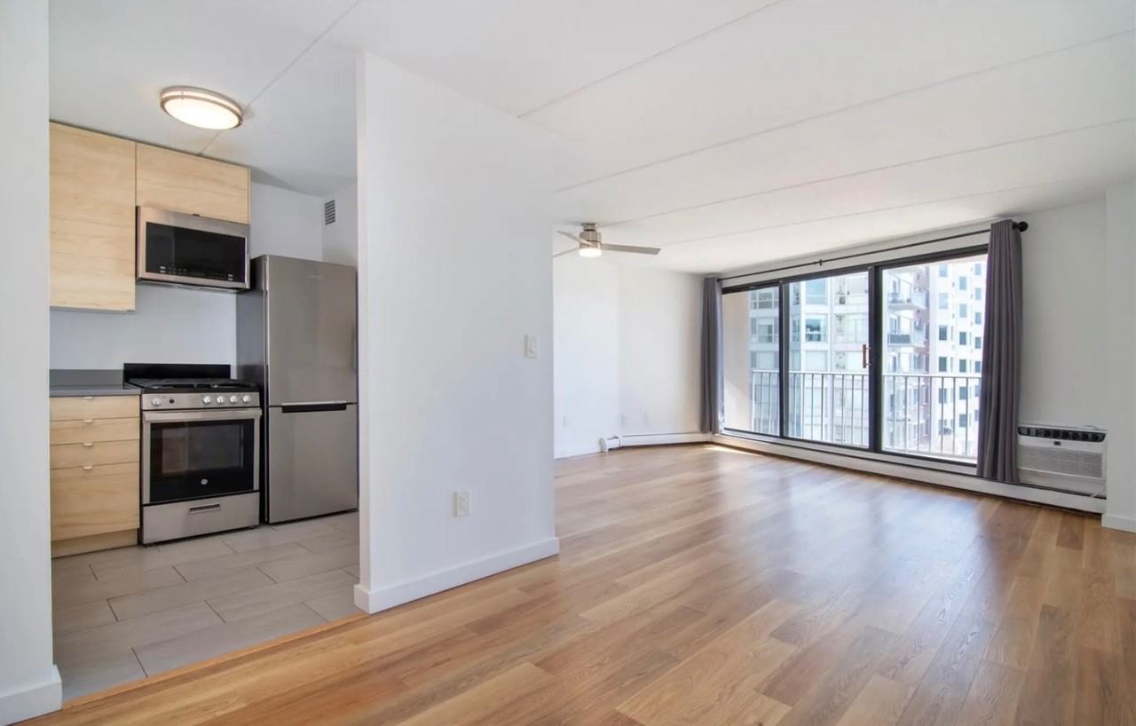 1155 Warburton Ave - Photo 4 of 9