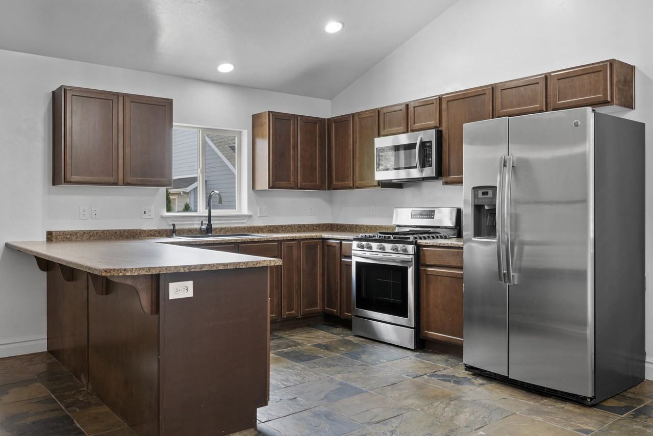 475 Eastsouth - Photo 2 of 42