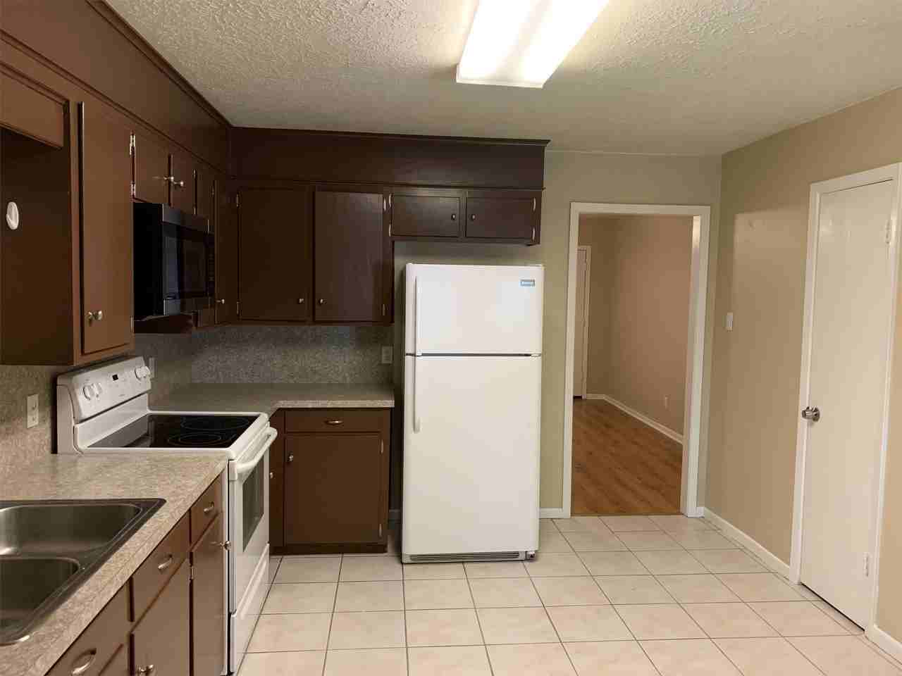 208 Yale Cir #210 - Photo 3 of 12