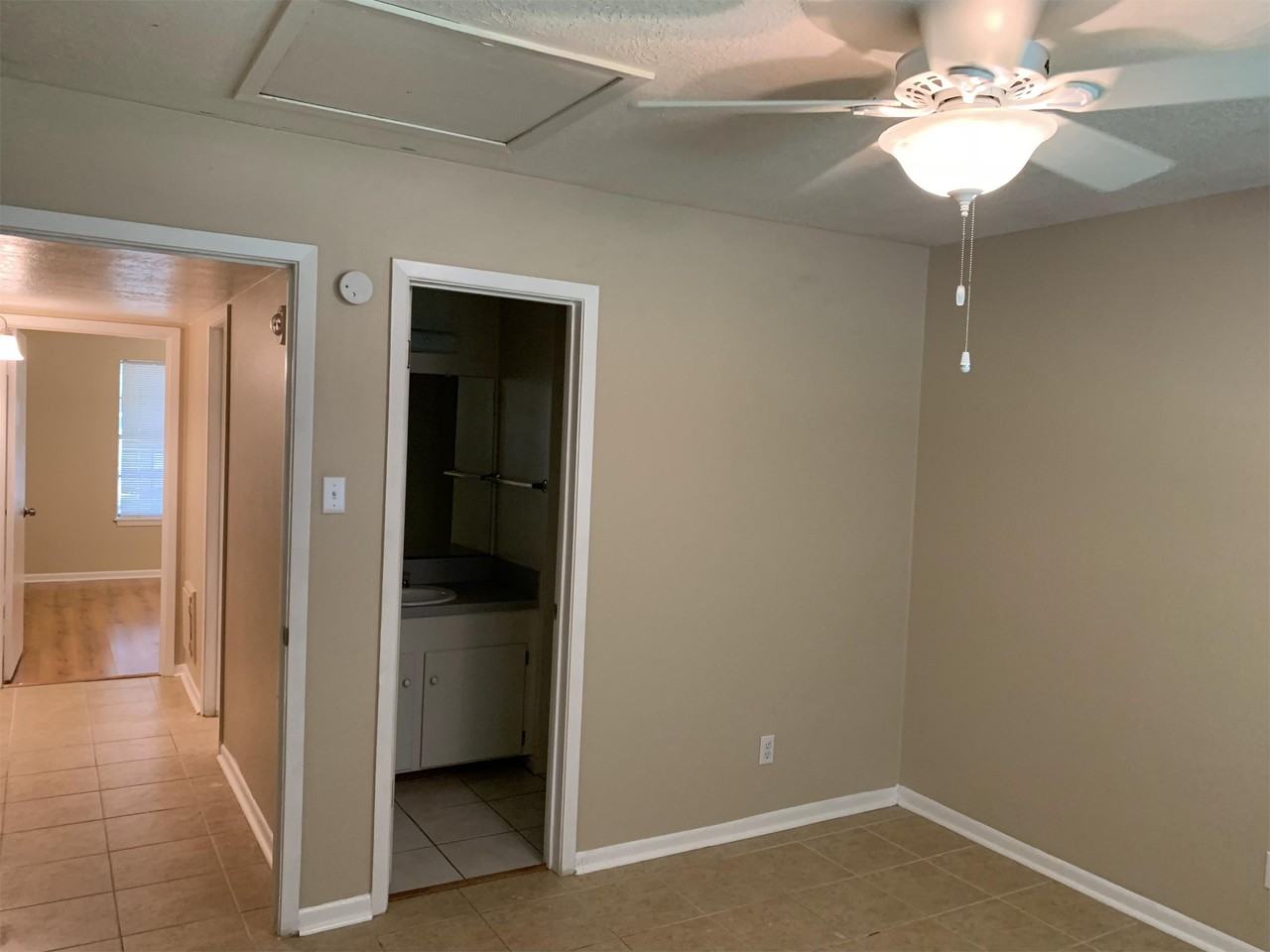 208 Yale Cir #210 - Photo 6 of 12