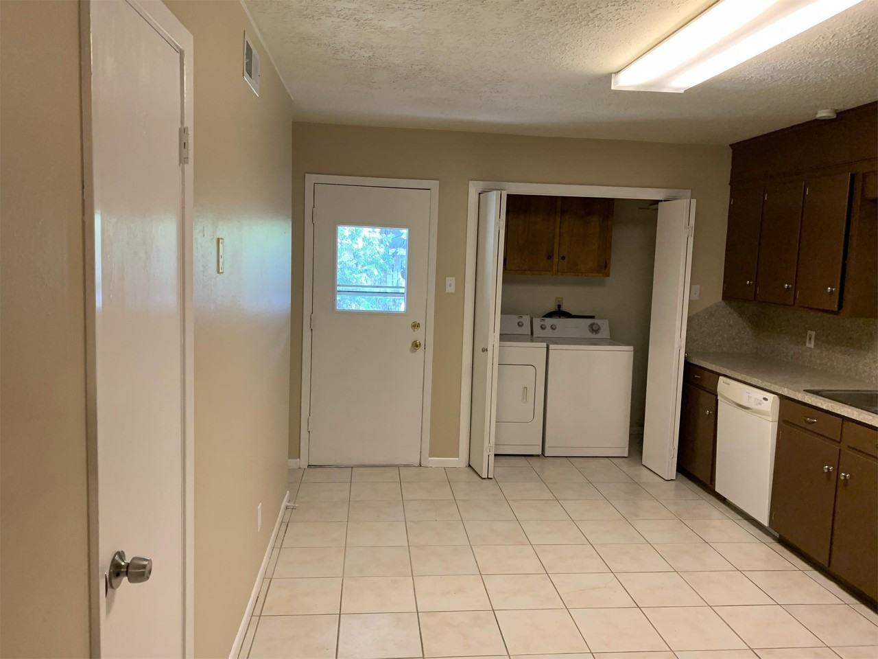 208 Yale Cir #210 - Photo 2 of 12