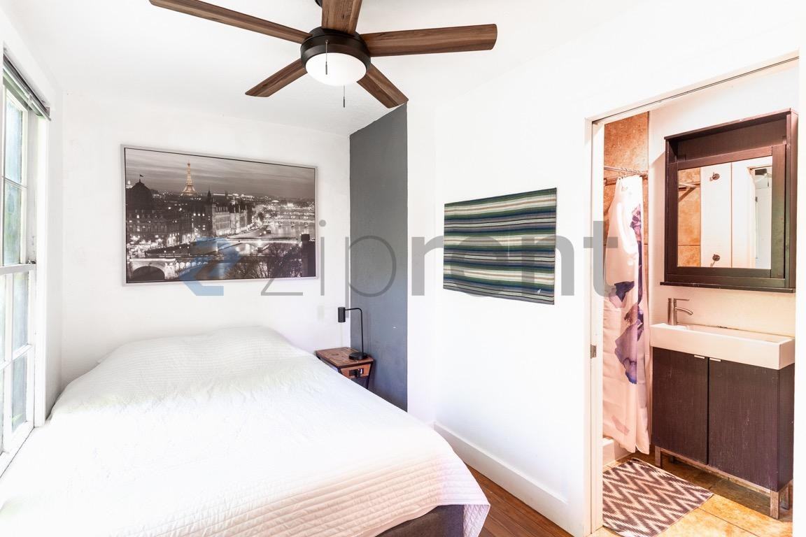 403 San Saba St #A - Photo 7 of 12
