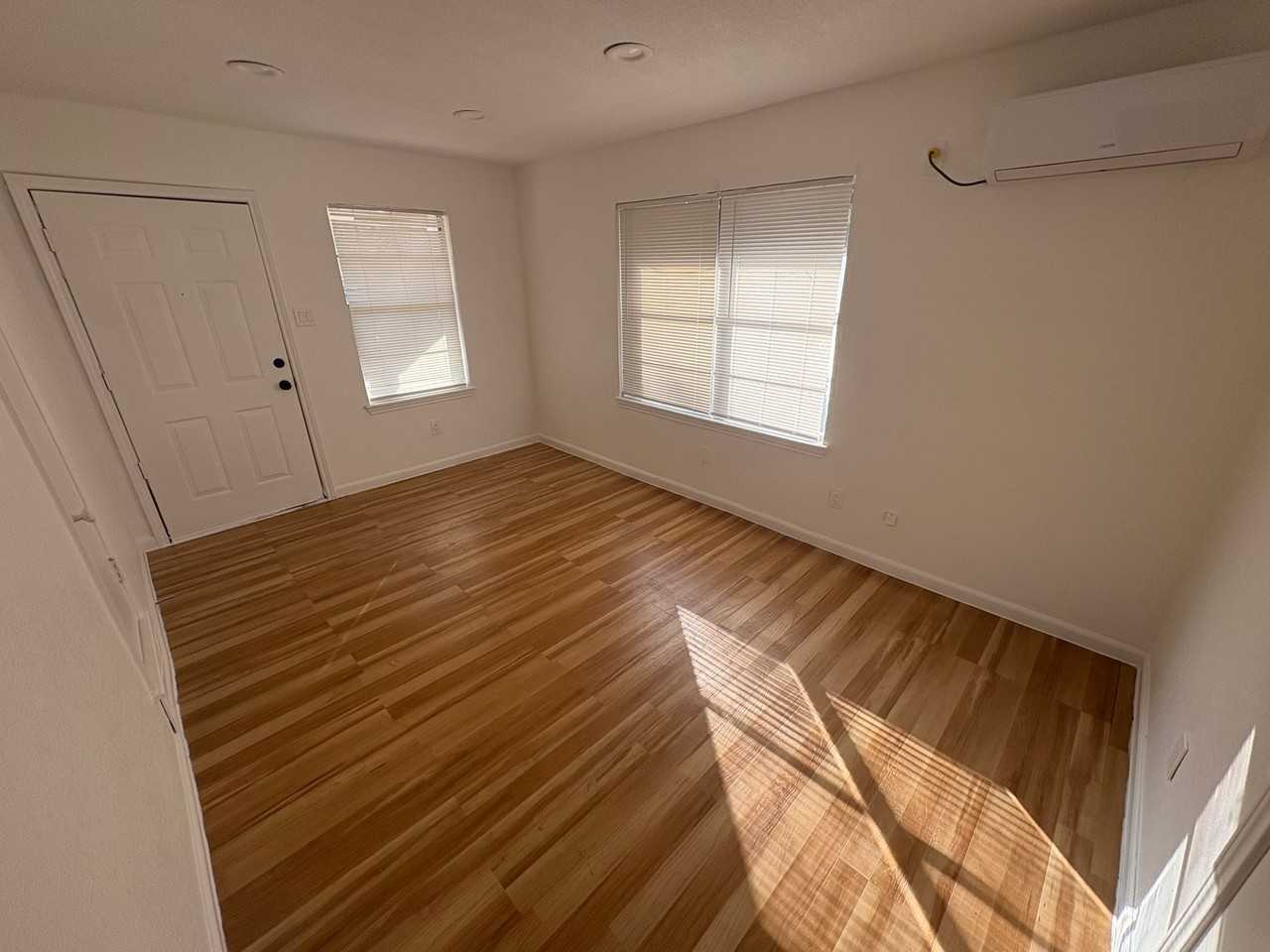 401 S Jefferson St #3 - Photo 2 of 6