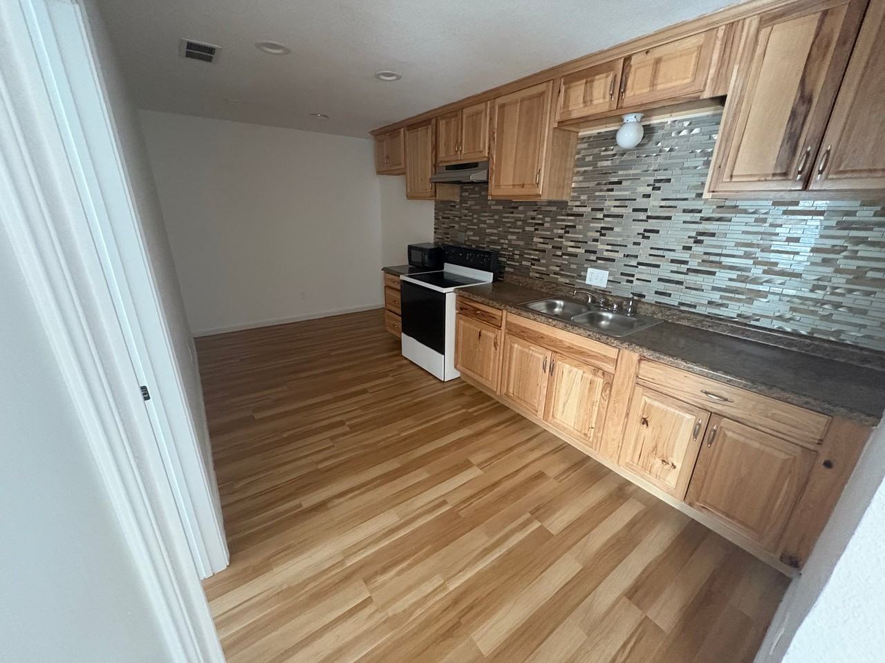 401 S Jefferson St #3 - Photo 3 of 6