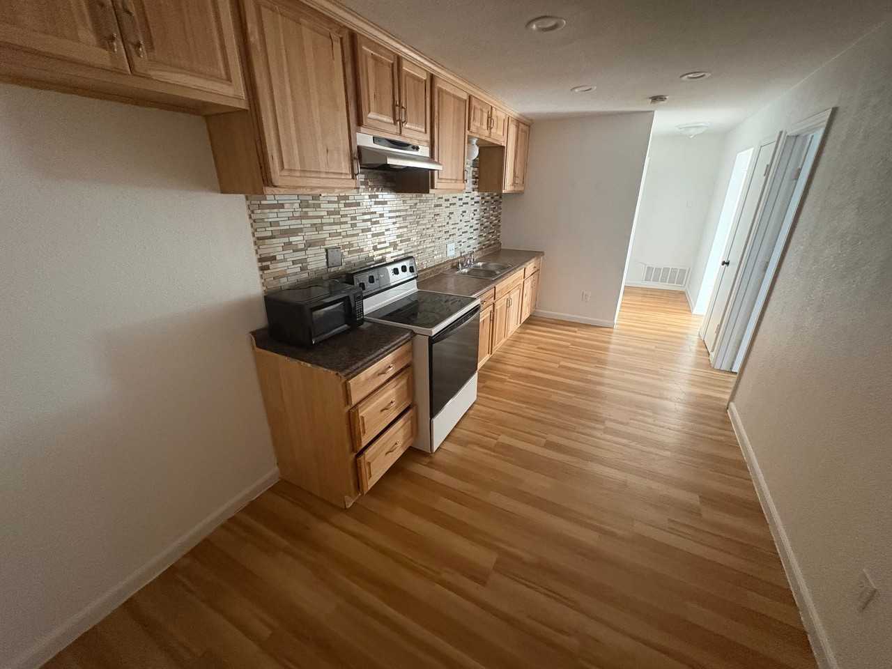 401 S Jefferson St #3 - Photo 4 of 6