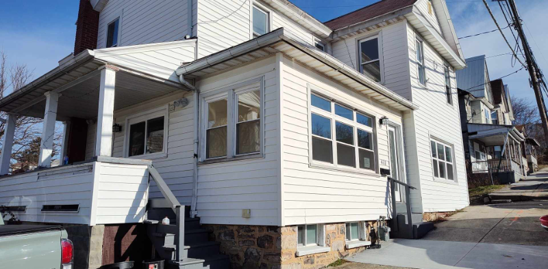 410 12th St - Photo 2 of 13