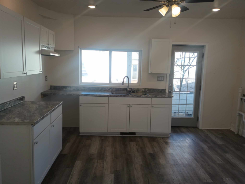 410 12th St - Photo 4 of 13