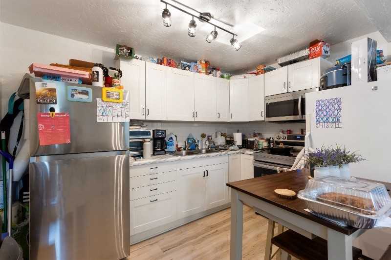645 Main St #B - Photo 3 of 10