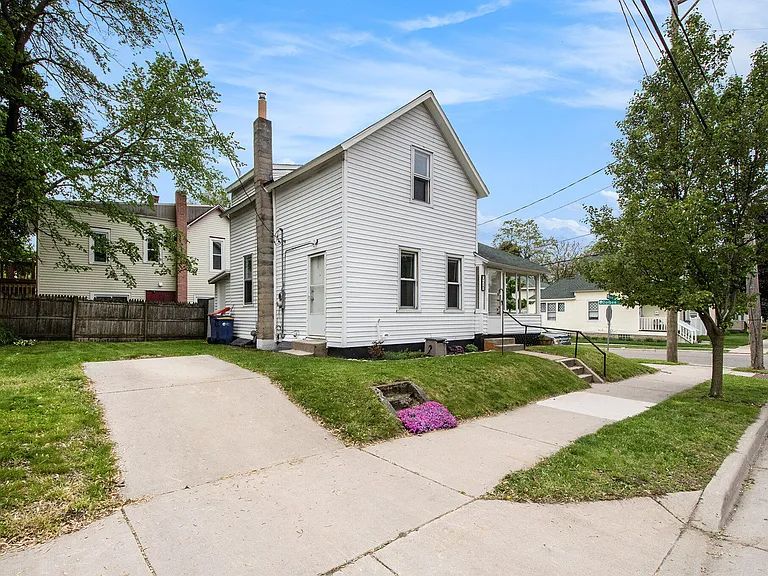 928 Baxter St Se - Photo 2 of 17