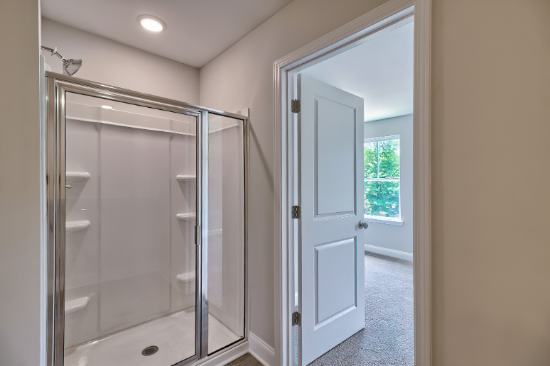 692 Russell St - Photo 7 of 11