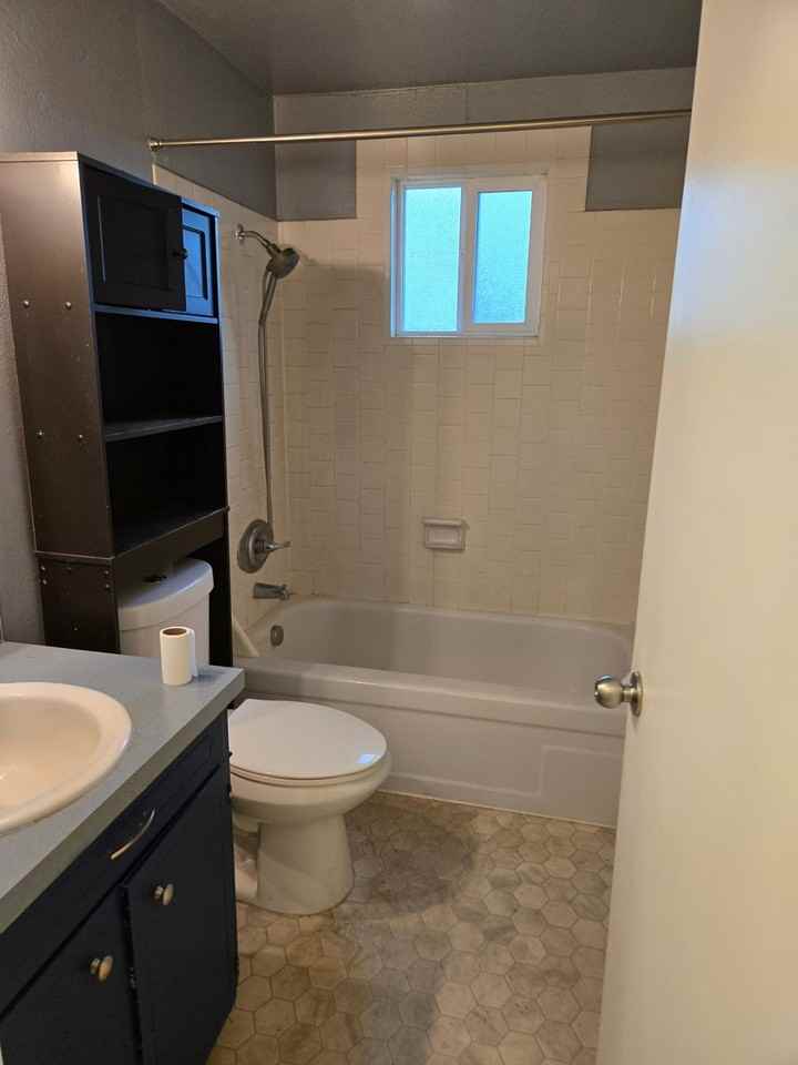806 Ne 123rd Ave - Photo 2 of 7