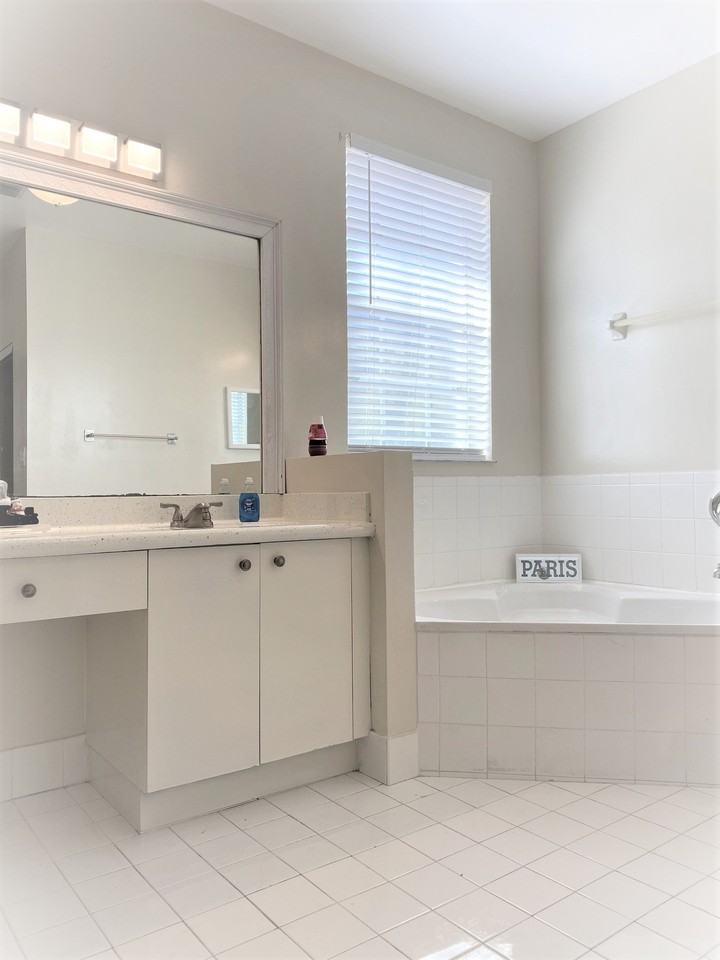 14300 Sw 159th Pl - Photo 7 of 15