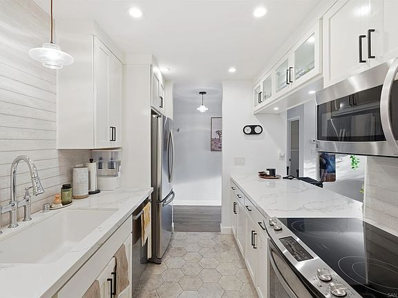 4444 56th St #13 - Photo 5 of 16
