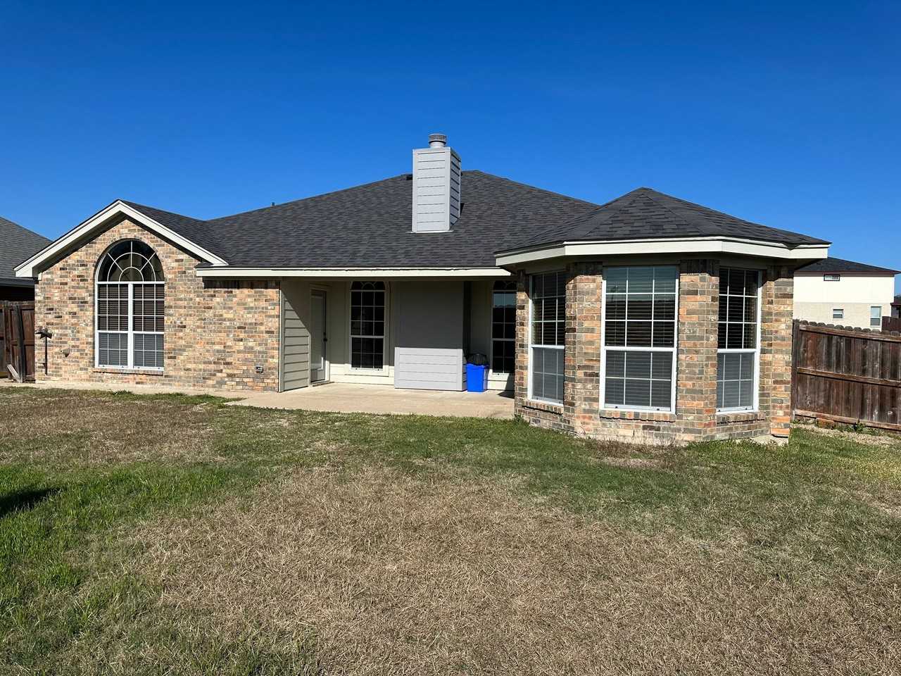 2501 Lindsey Dr - Photo 2 of 14