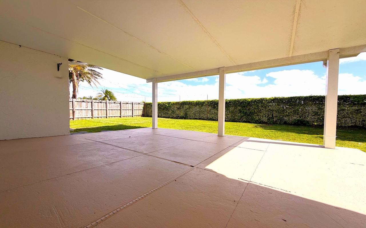 15840 Sw 152nd Ave - Photo 4 of 25