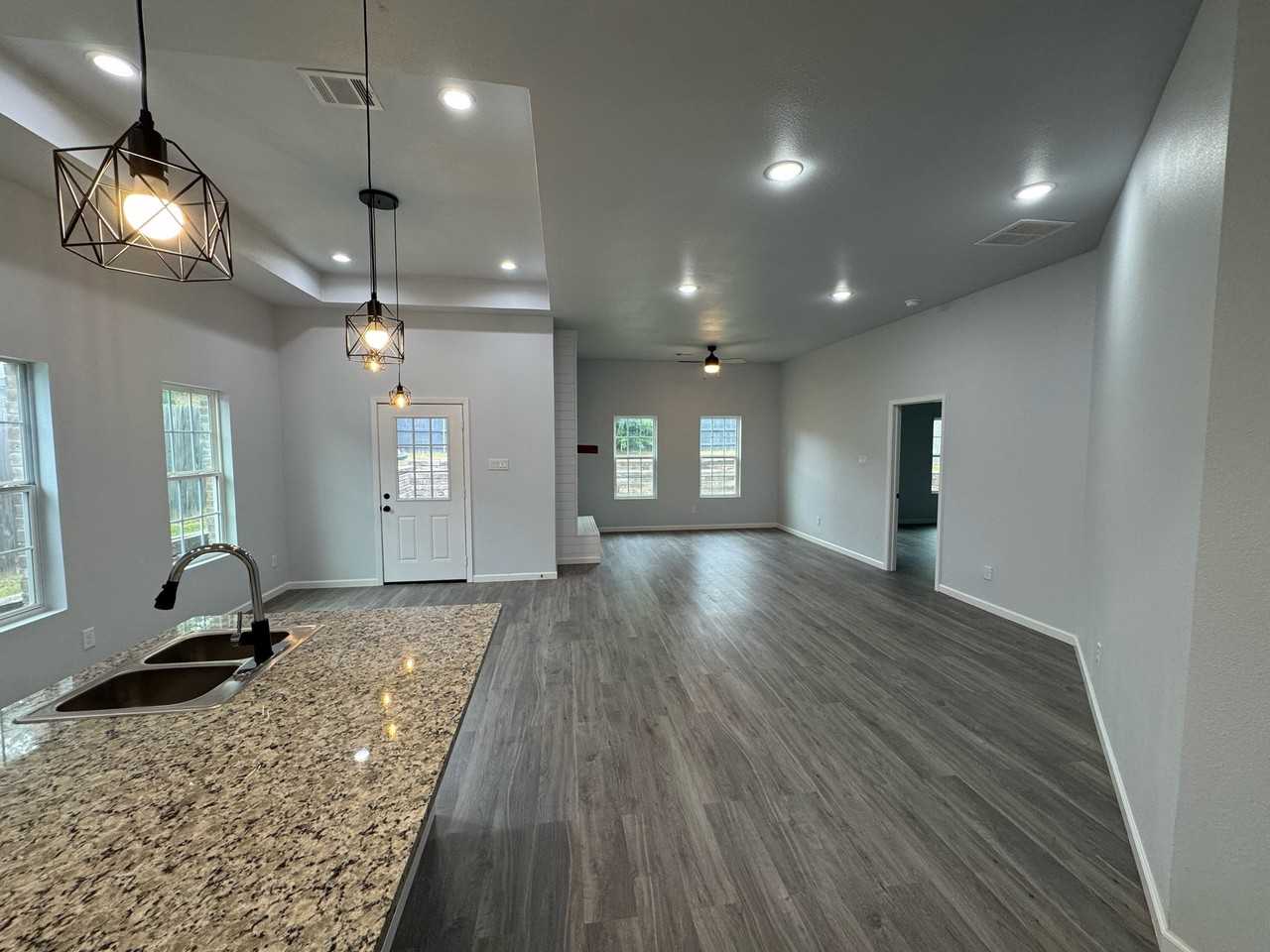 2213 Beverly Dr - Photo 3 of 10
