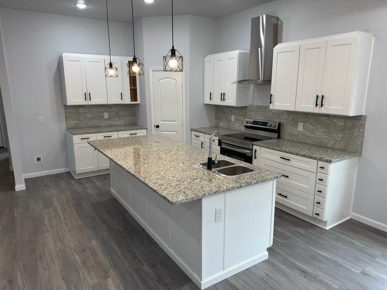 2213 Beverly Dr - Photo 5 of 10