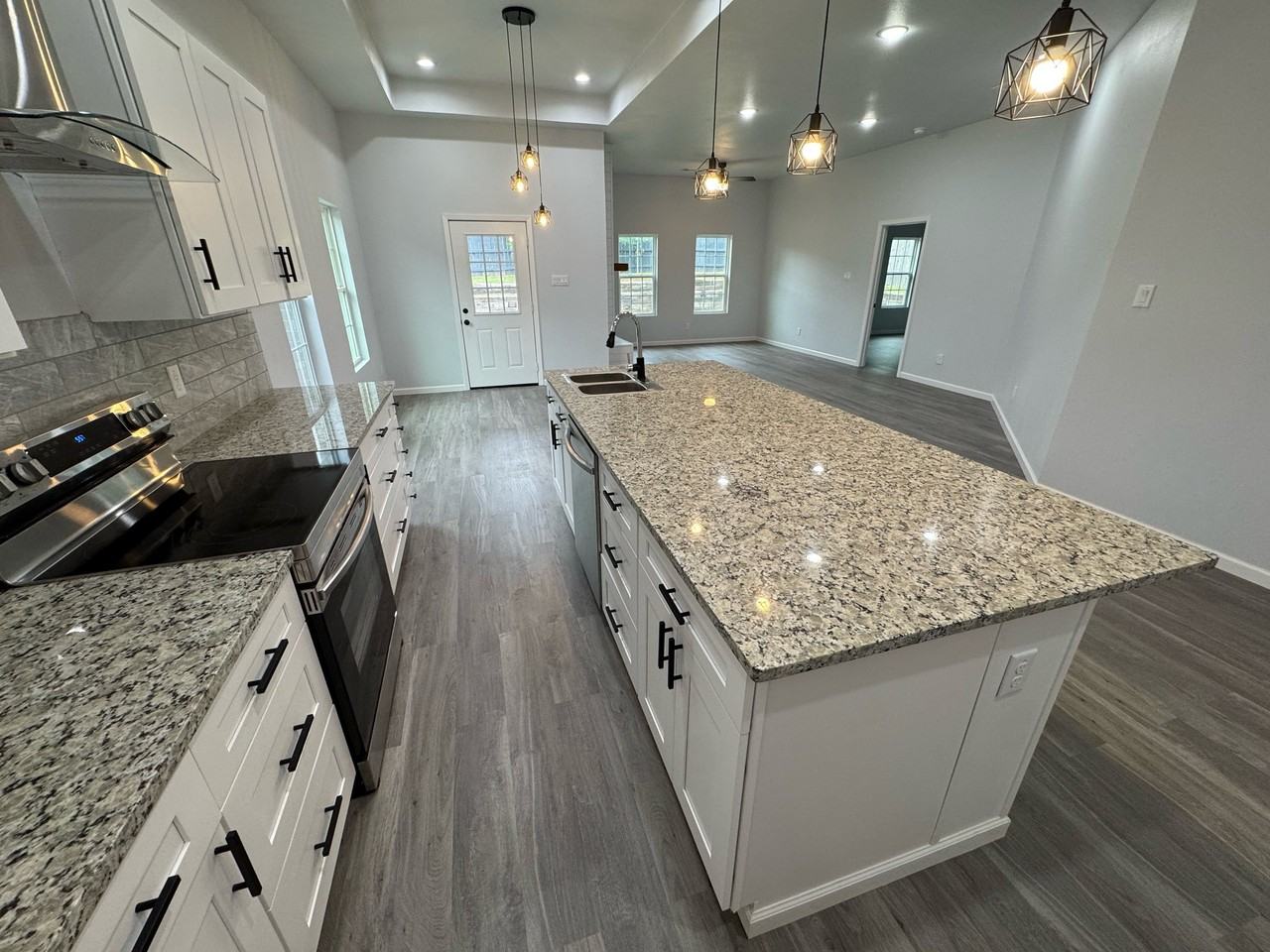 2213 Beverly Dr - Photo 7 of 10