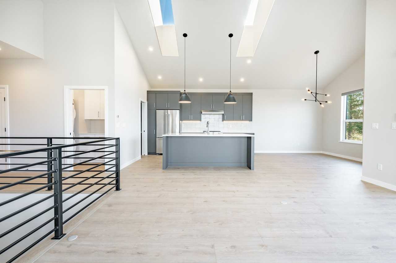 8638 Harborview Rd - Photo 5 of 30