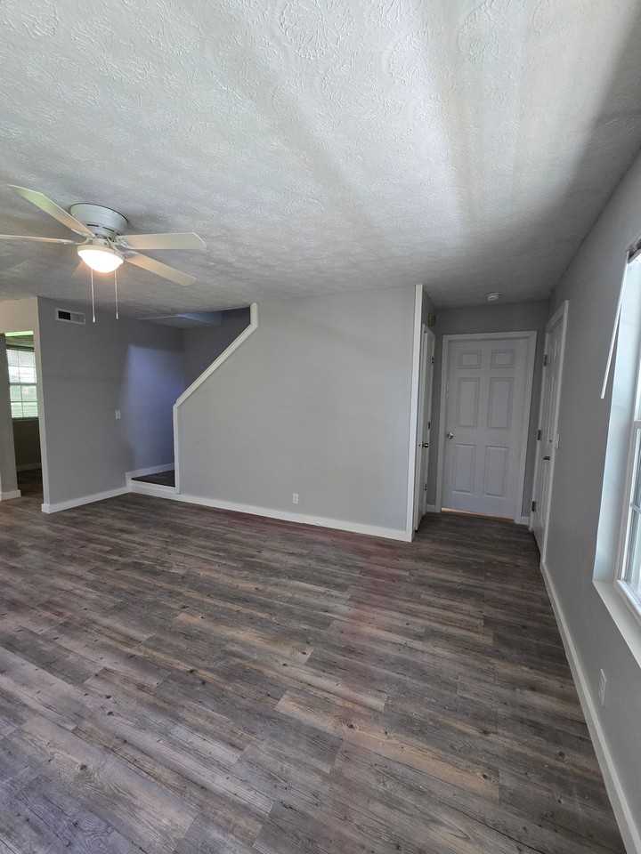 511 Claiborne Ln - Photo 3 of 19