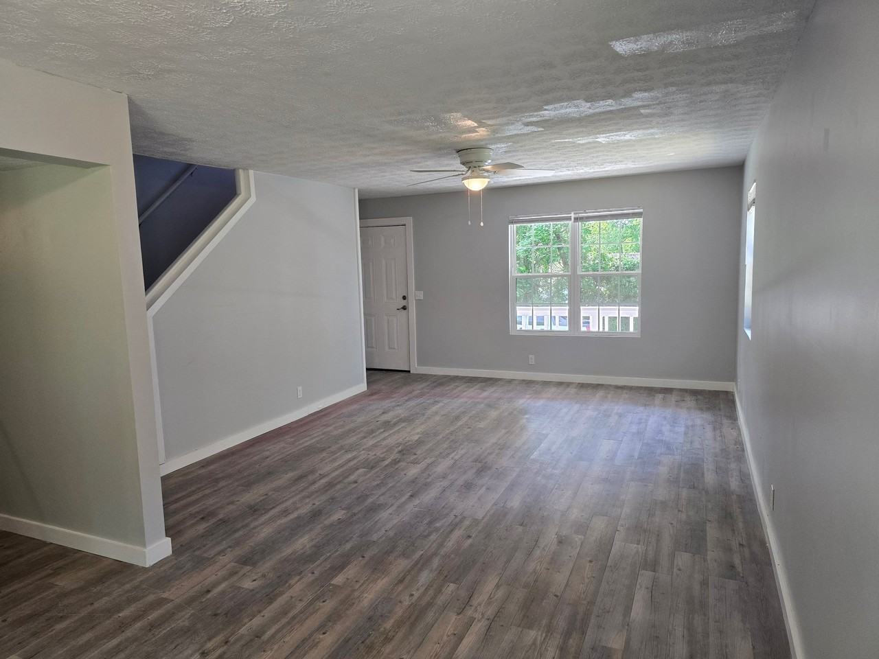 511 Claiborne Ln - Photo 4 of 19