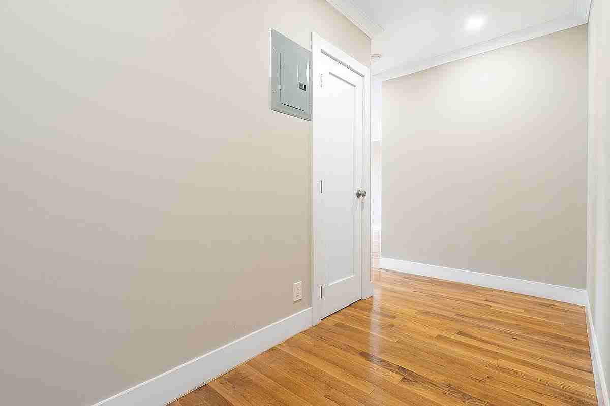 811 Walton Ave #E22 - Photo 7 of 8