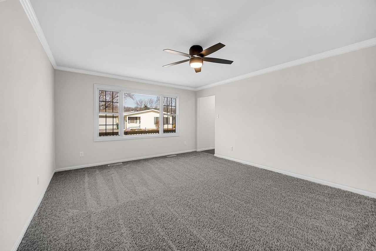 368 Raven Ct - Photo 3 of 8