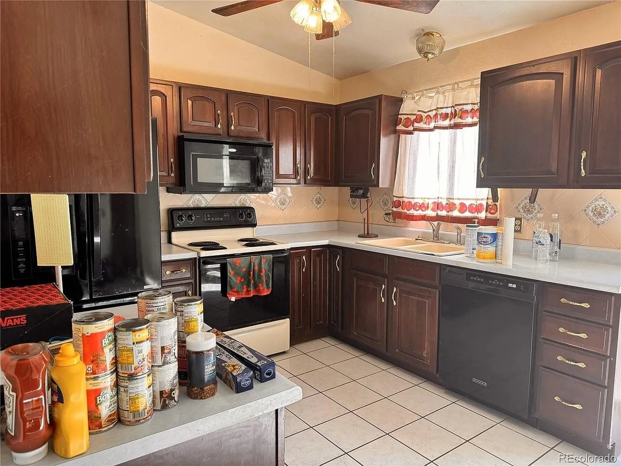 17496 E Grand Dr - Photo 3 of 9