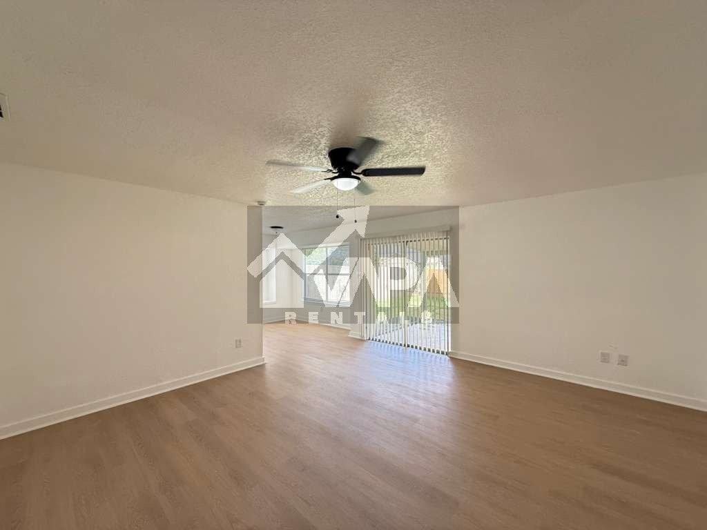 9315 Cliff Way St - Photo 7 of 17