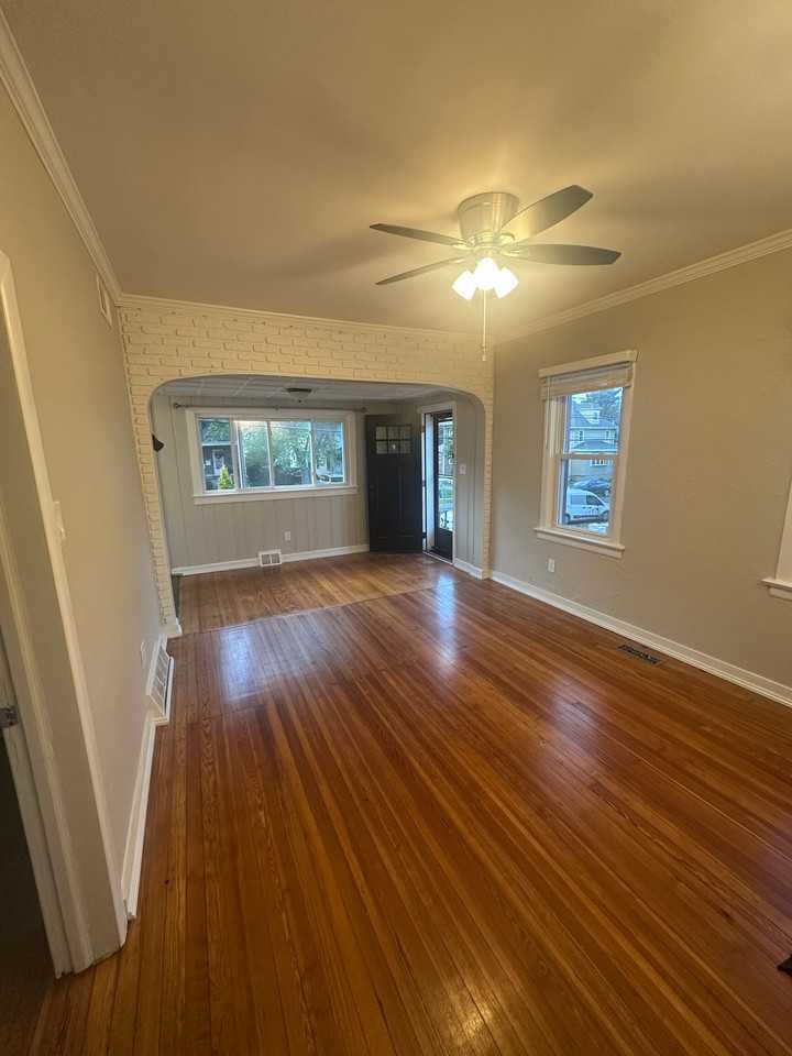 424 Maple Ave Frnt - Photo 3 of 11