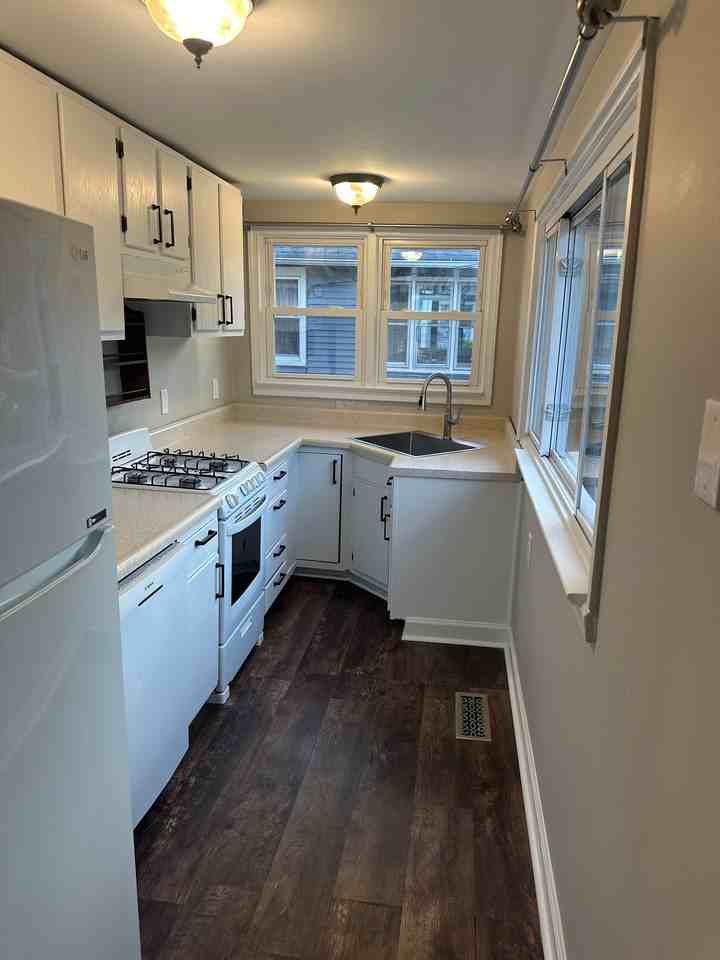 424 Maple Ave Frnt - Photo 4 of 11